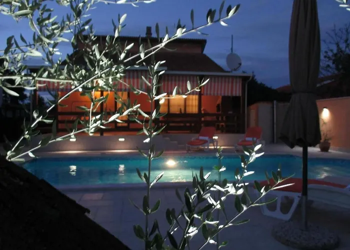 Mit Pool By Interhome بيت للعطل
