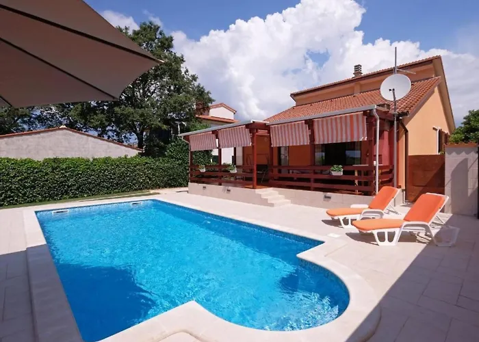 بيت للعطل Mit Pool By Interhome *