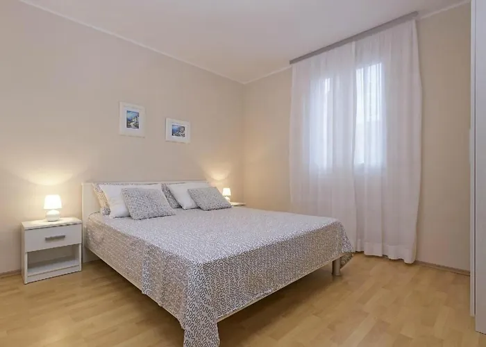 Mit Pool By Interhome *