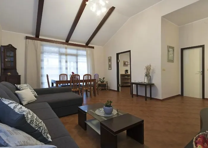 بيت للعطل Mit Pool By Interhome Šišan