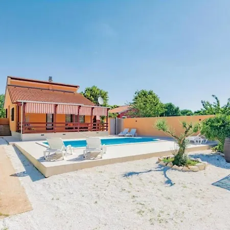 Mit Pool By Interhome *