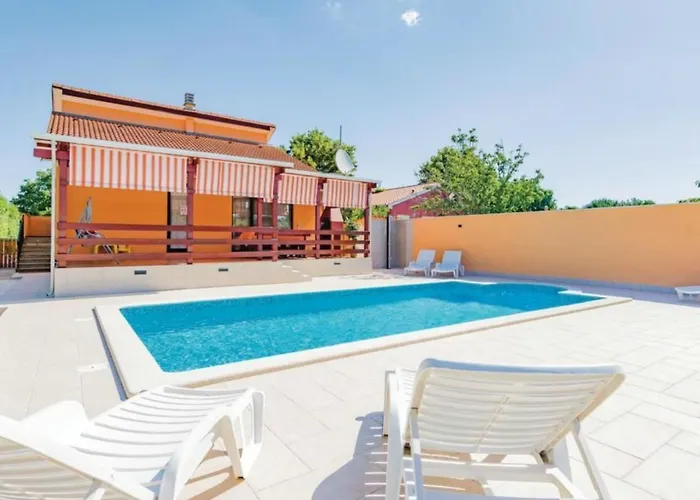 Mit Pool By Interhome * Sisan